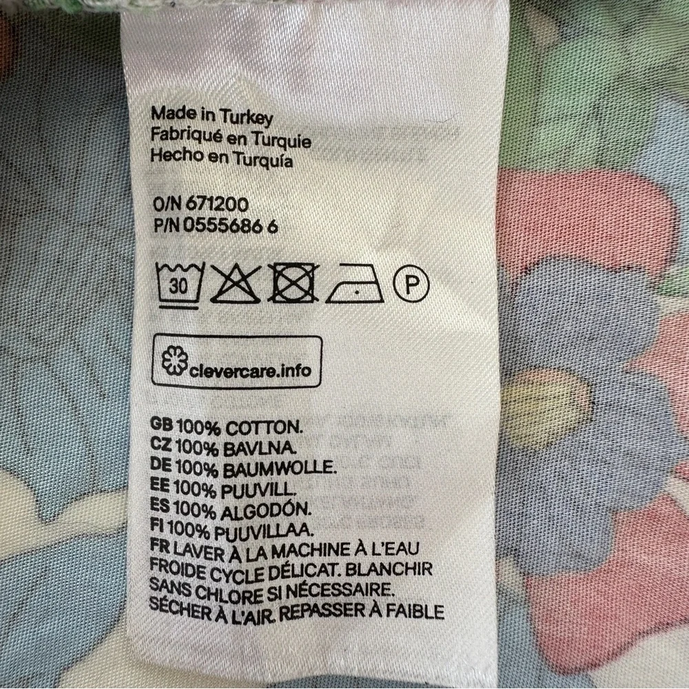 H&M top, off-shoulder, short balloon  sleeves, loose fitting, 💯 cotton, floral - Picture 13 of 14